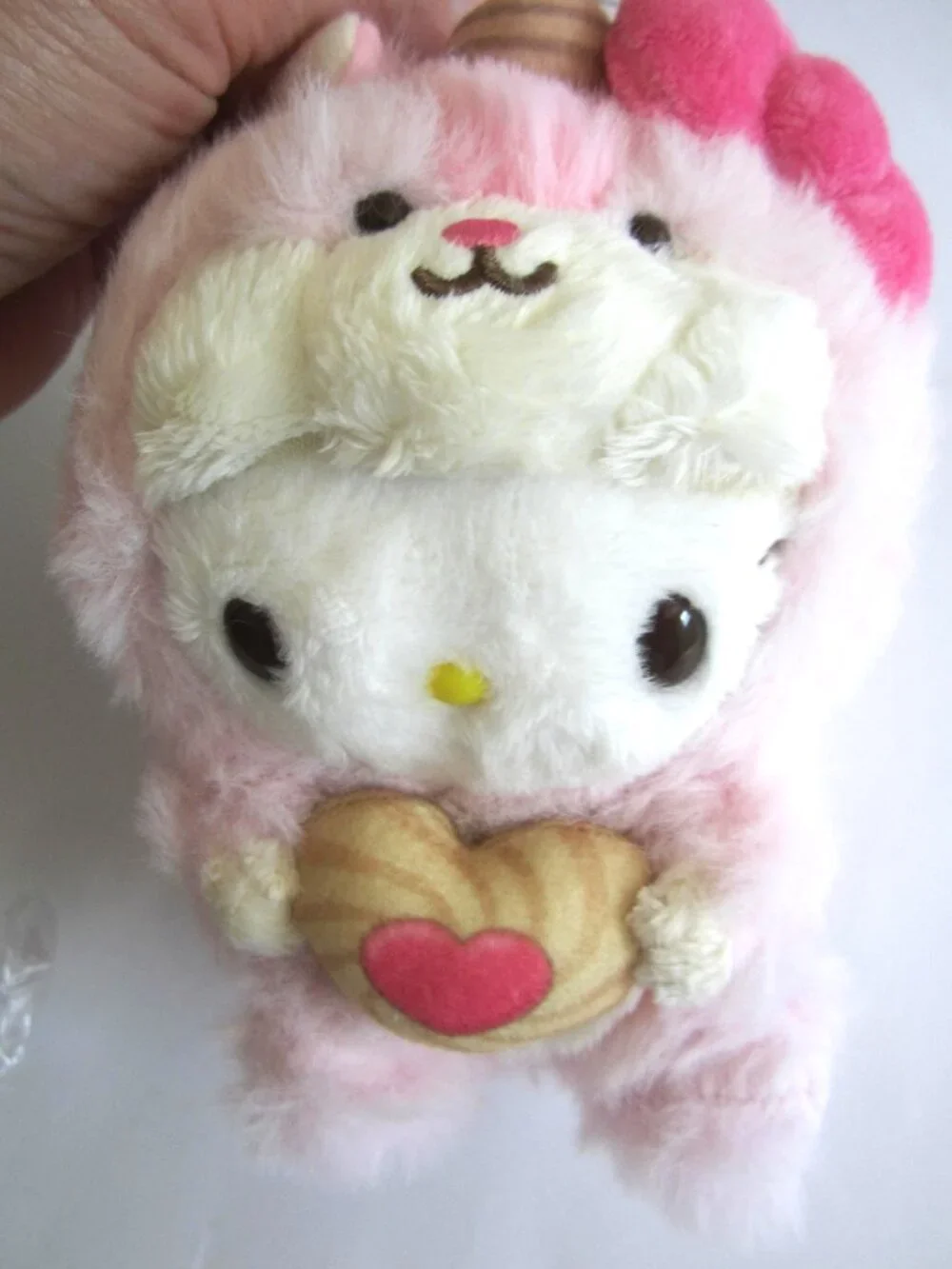 Hello Kitty Squirrel Costume Carry Heart Pink Keychain Plush Doll Sanrio NEW - Picture 2 of 7